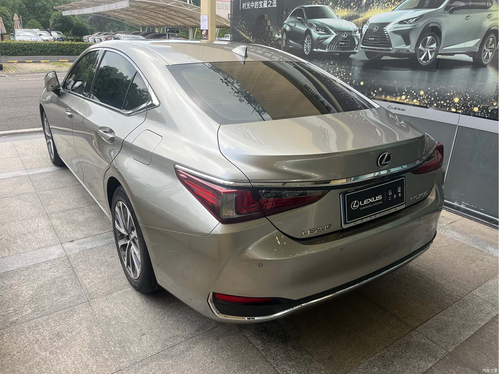 Lexus ES, 2023 все фото
