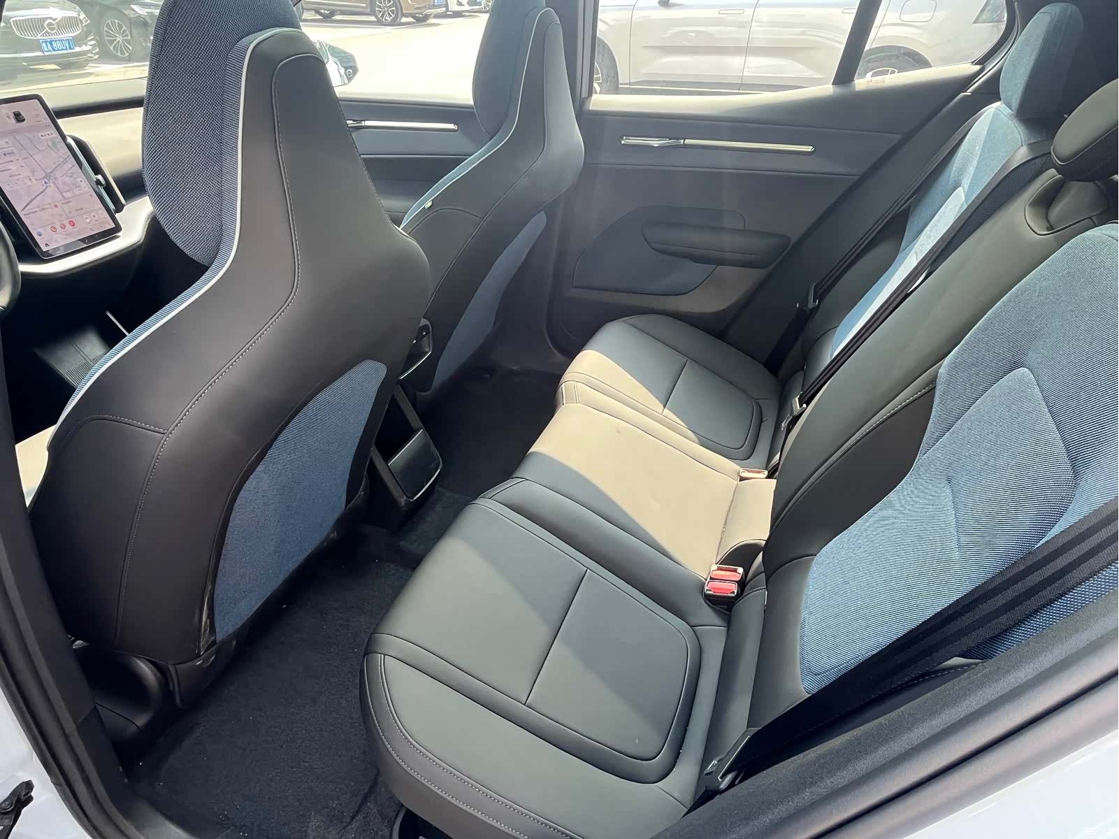 Volvo EX30, 2025 13