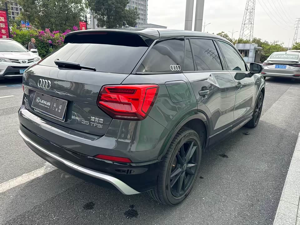 Audi Q2L