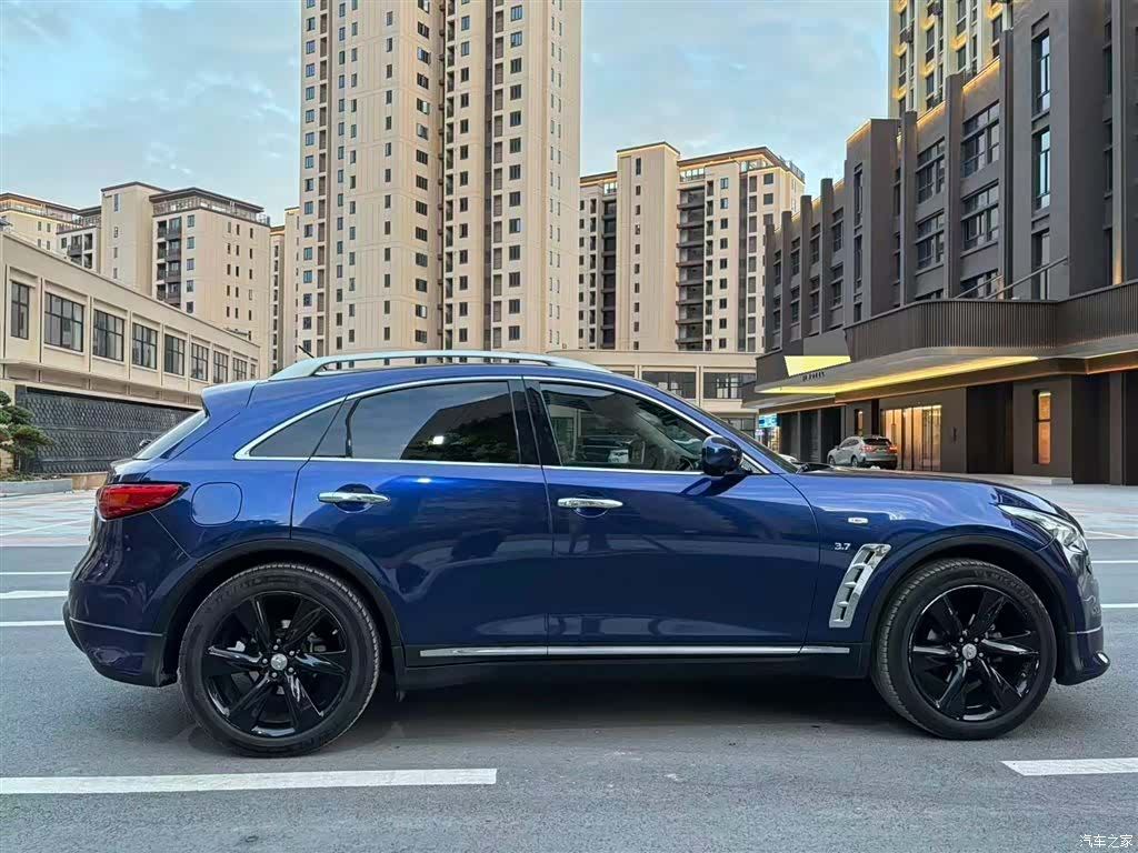 Infiniti QX70, 2014 7