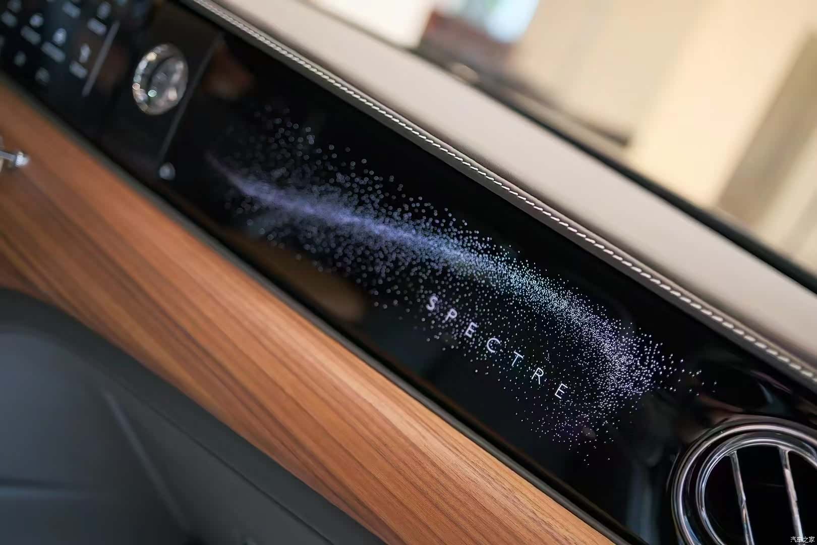Rolls-Royce Spectre, 2025 9
