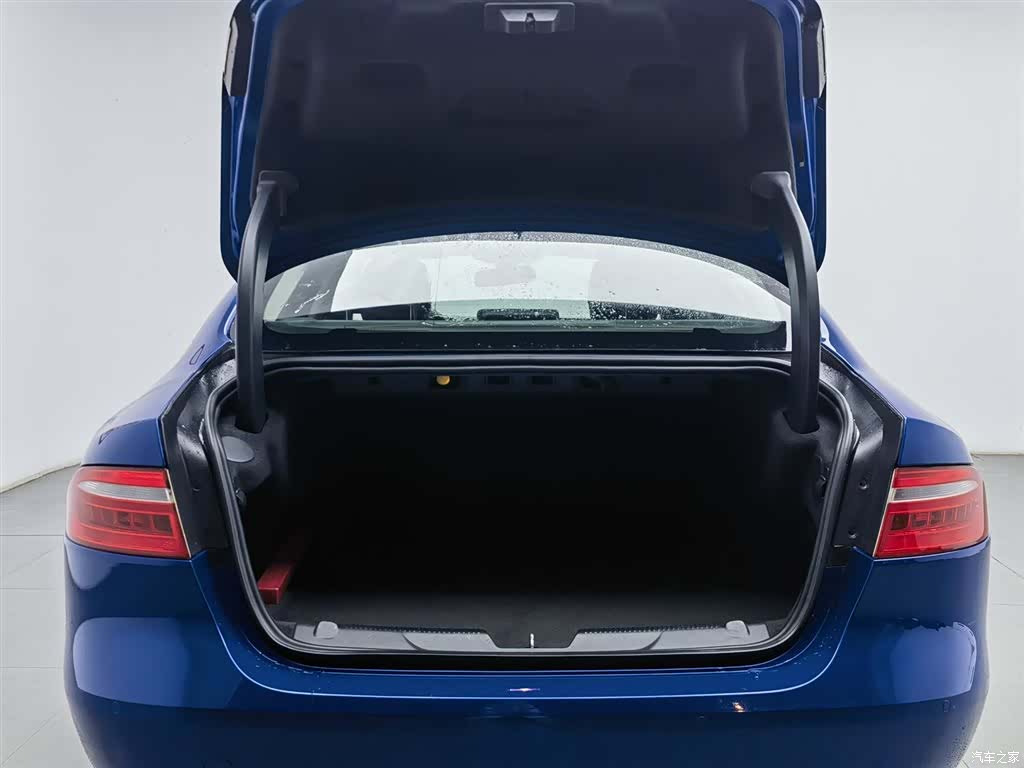 Land Rover XEL, 2018 16