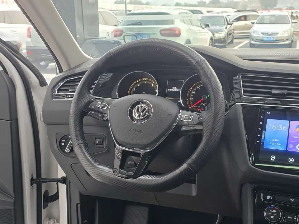 Volkswagen Tiguan L