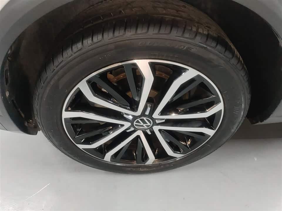 Volkswagen T-ROC exploring Songs