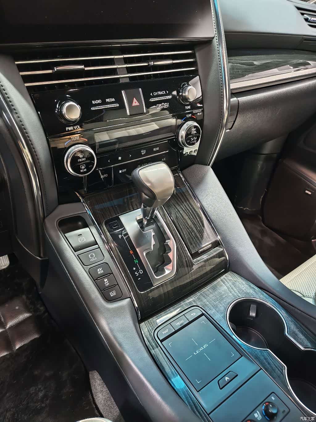 Lexus LM, 2022 11