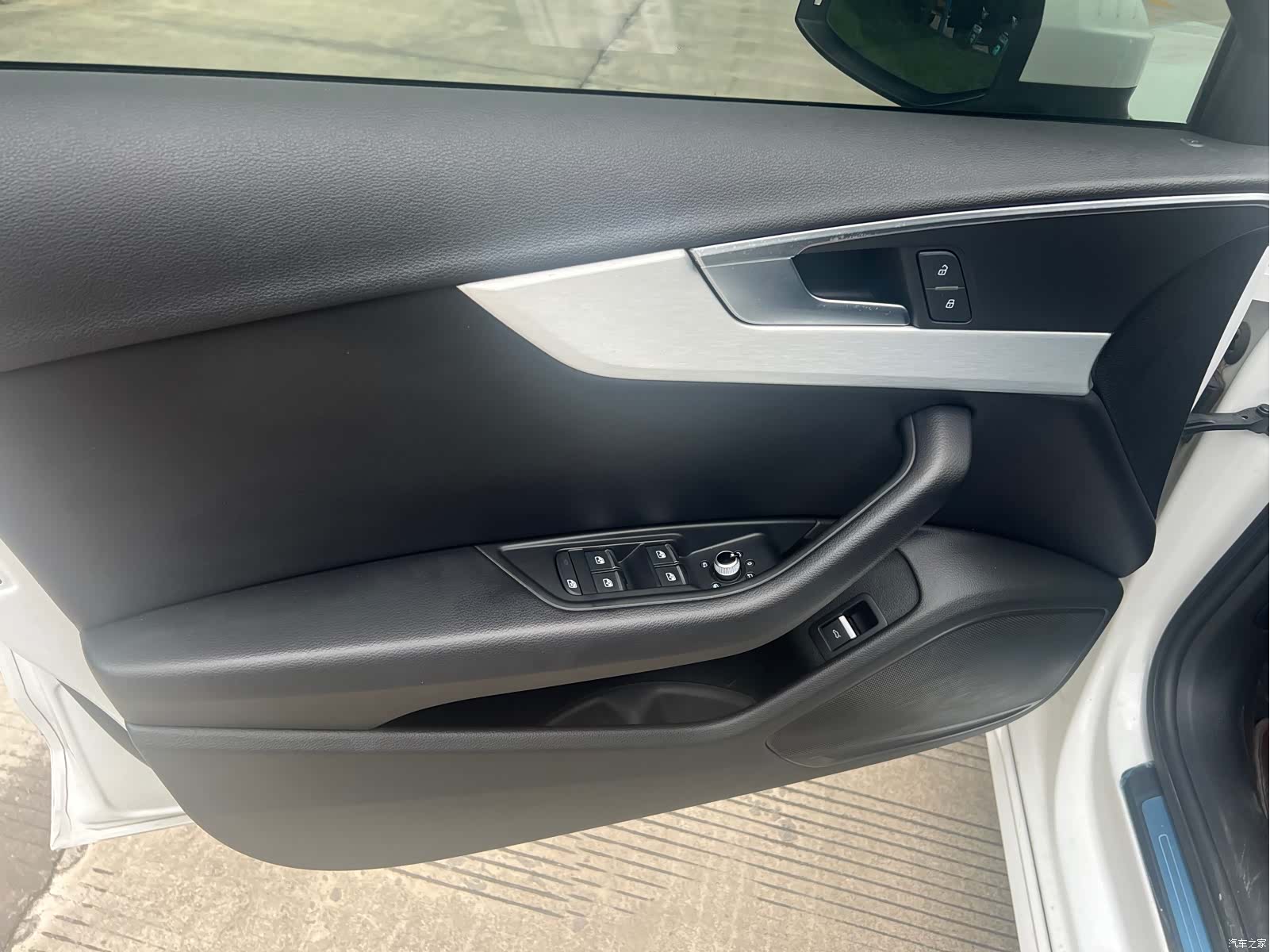 Audi A4L, 2020 все фото