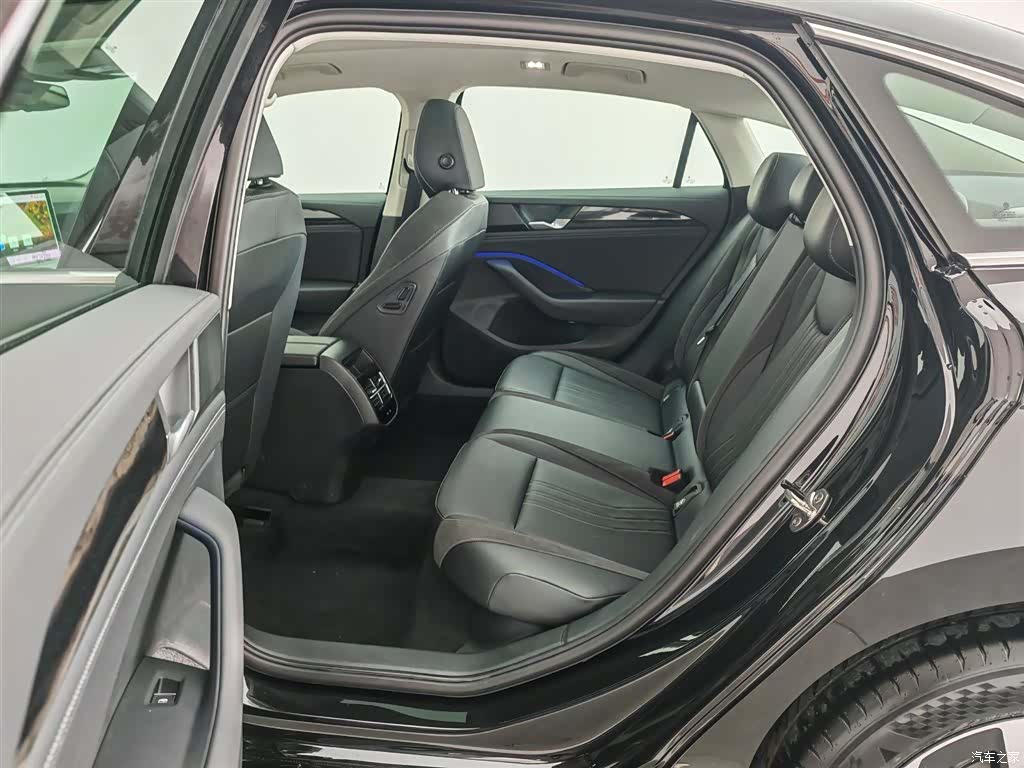 Volkswagen Magotan, 2026 15