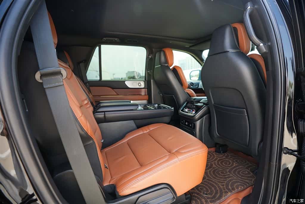 Lincoln Navigator, 2021 11
