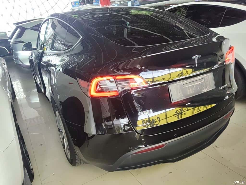 Tesla Model Y, 2021 все фото