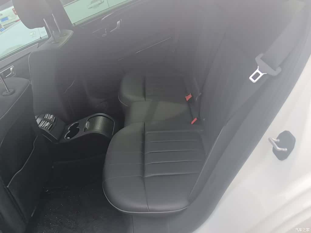 Mercedes-Benz E-Class, 2015 13