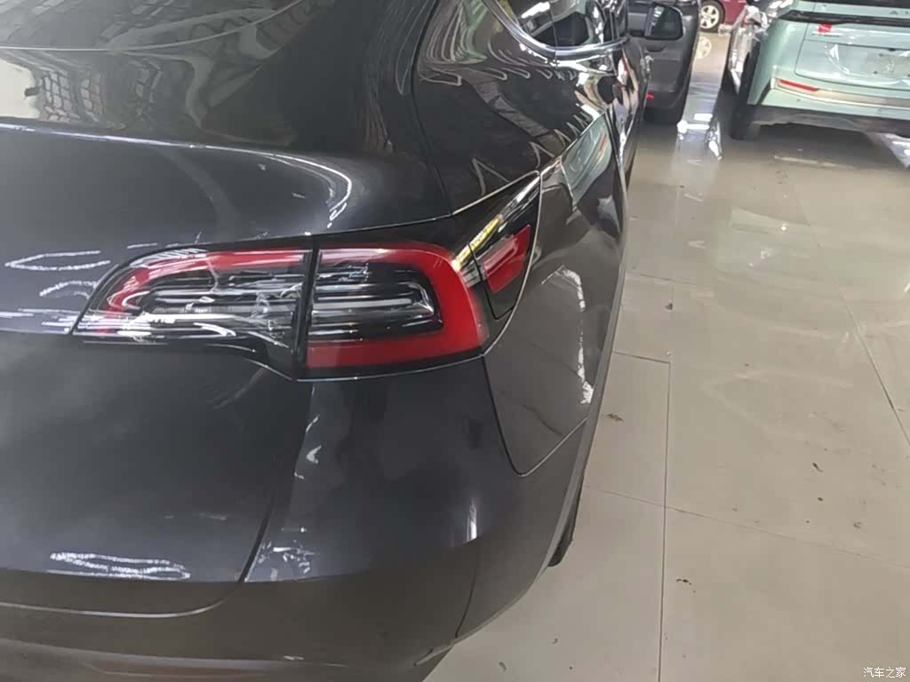 Tesla Model Y, 2024 8