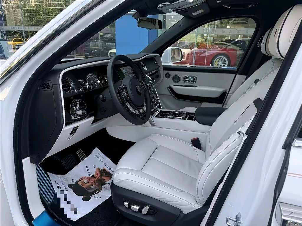 Rolls-Royce Cullinan, 2022 12