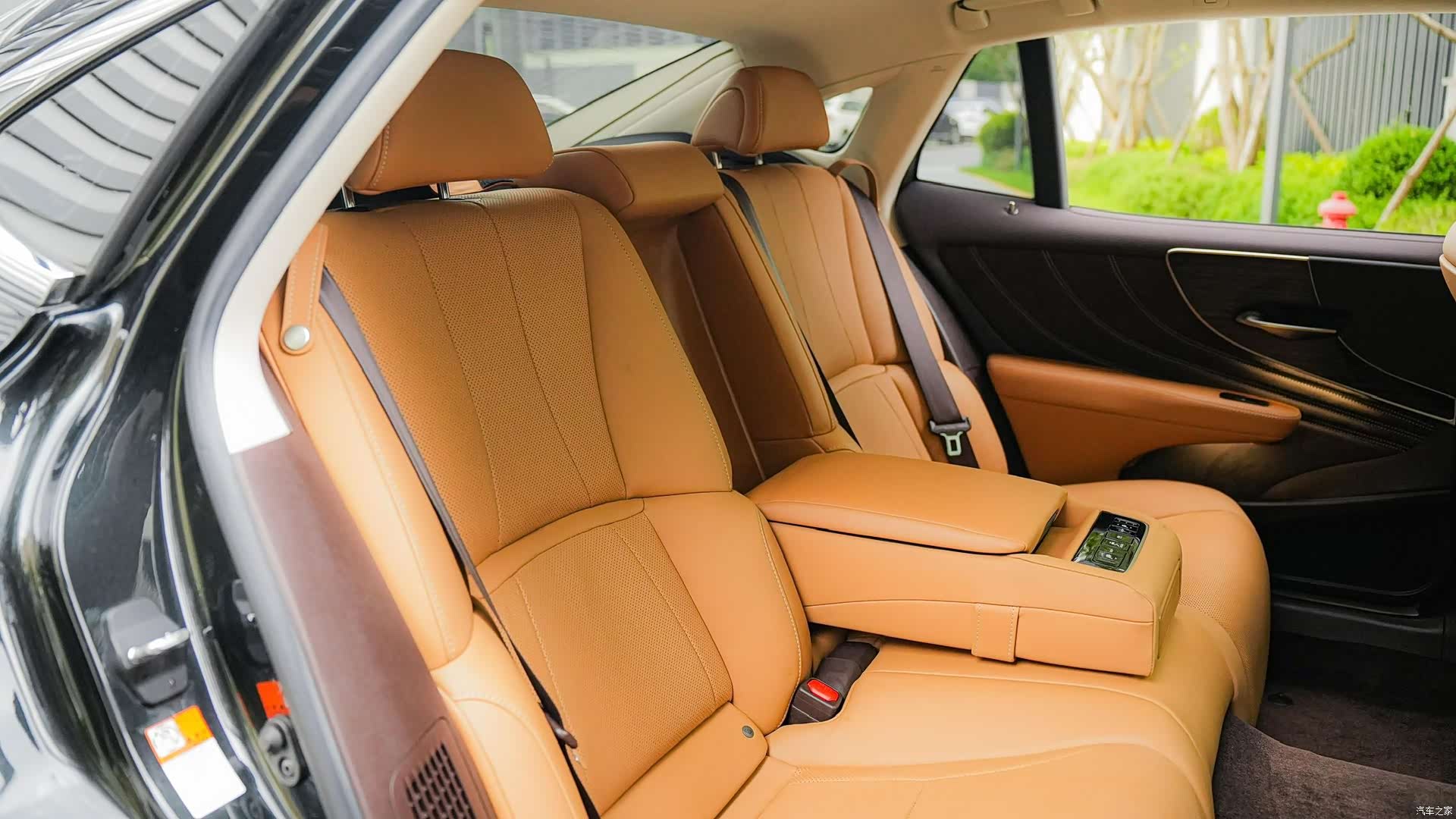 Lexus LS, 2019 16