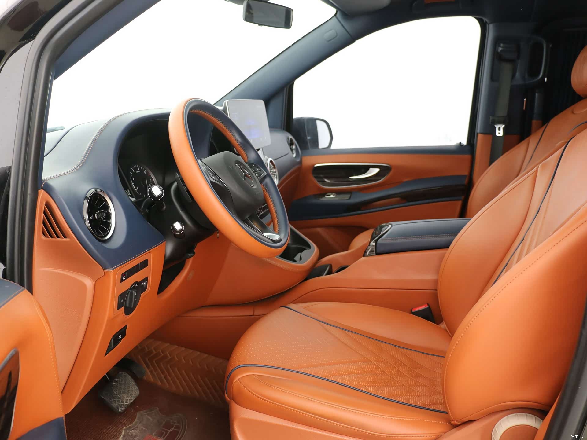 Mercedes-Benz 7, 2023 11