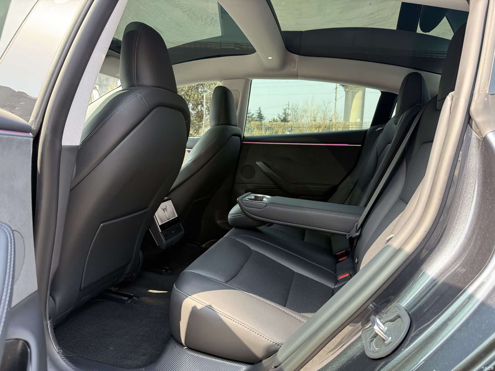 Tesla Model 3, 2025 8