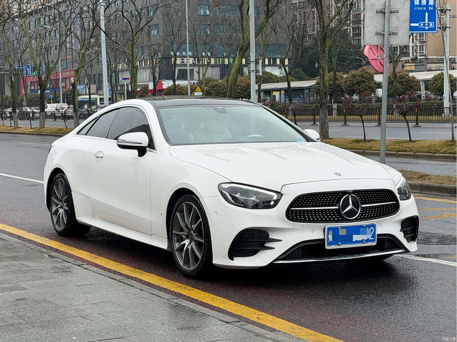 Mercedes-Benz E-Class, 2022 3