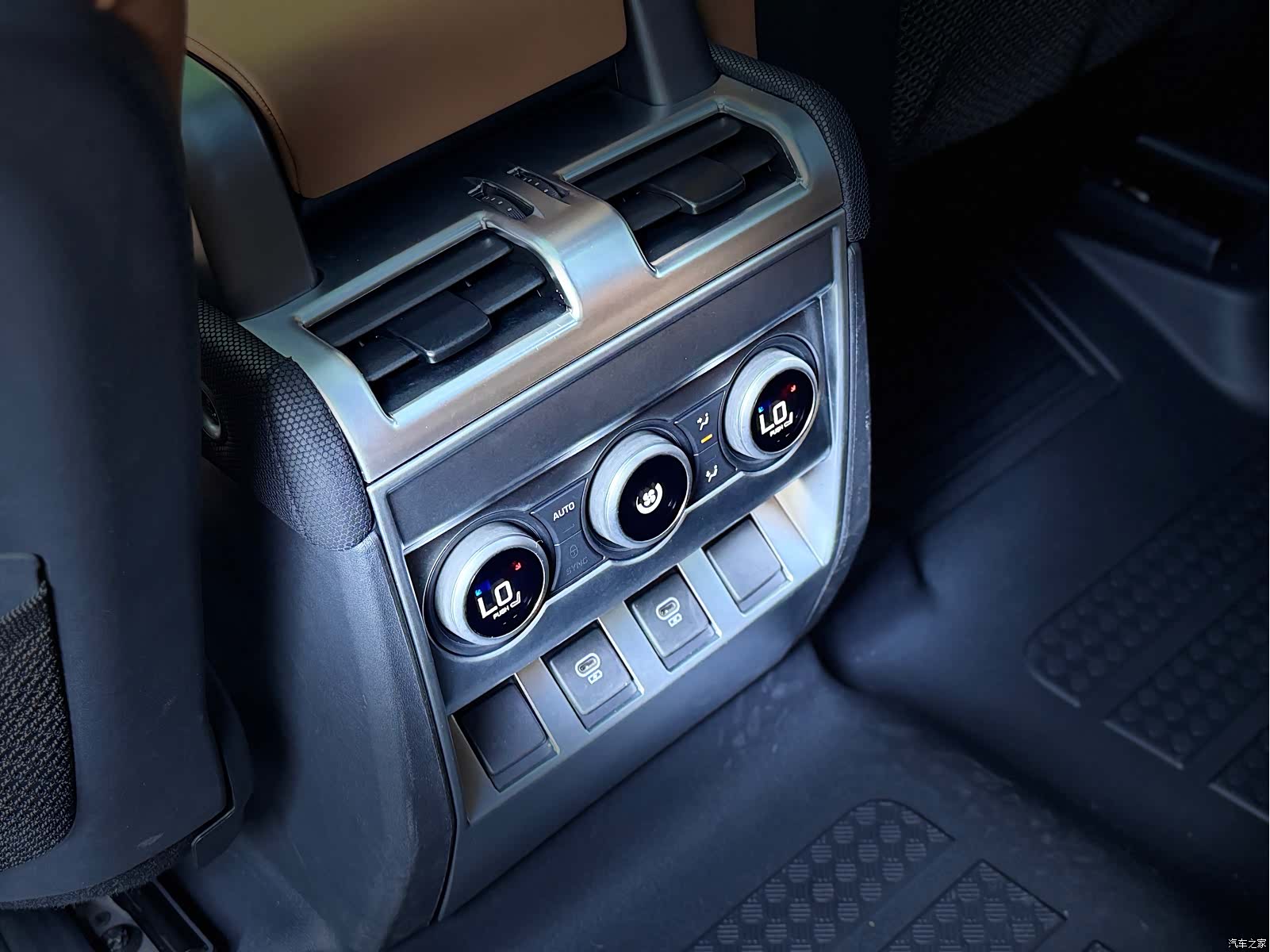 Land Rover Defender, 2024 16