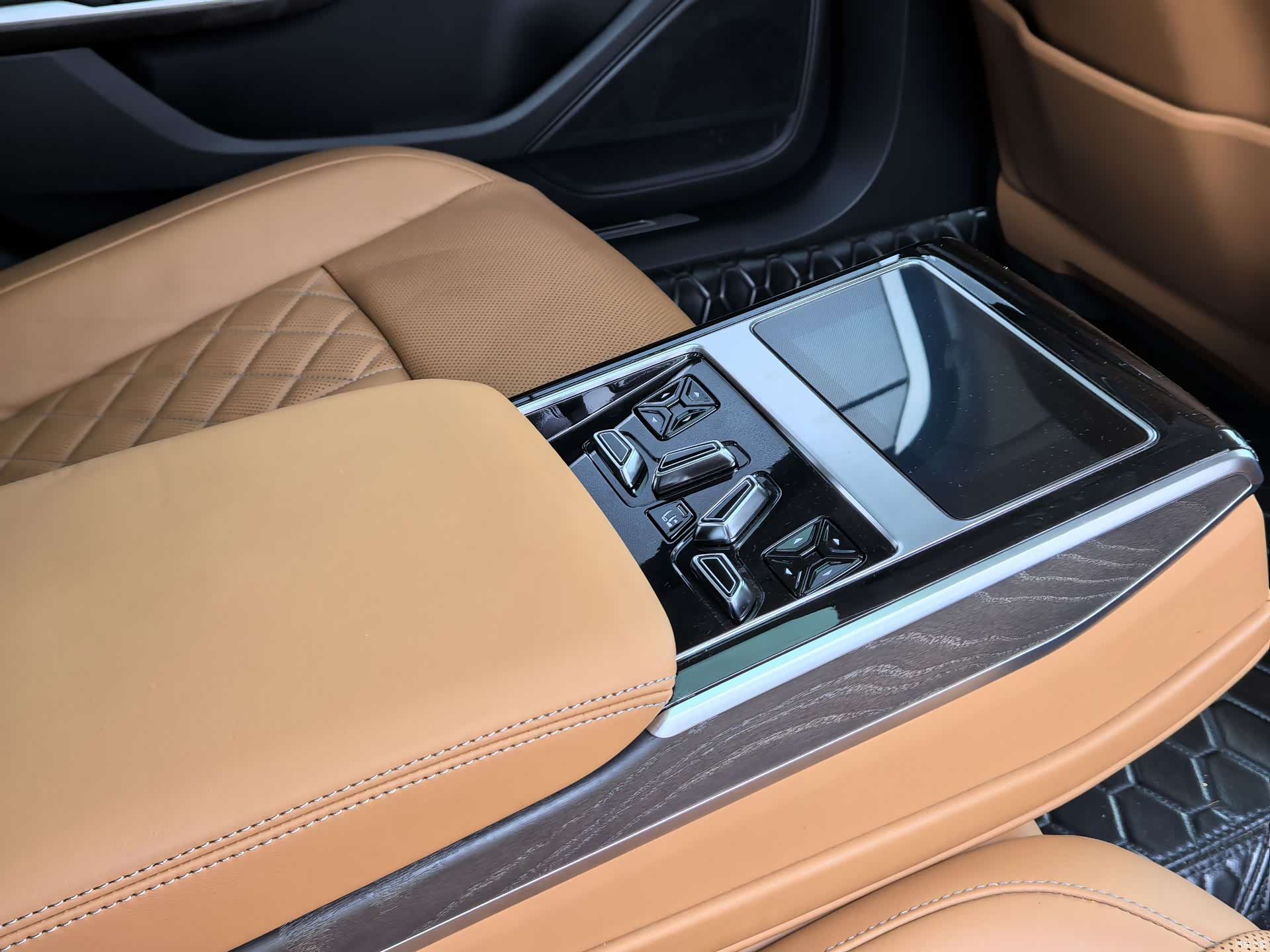 Audi A8L, 2023 12