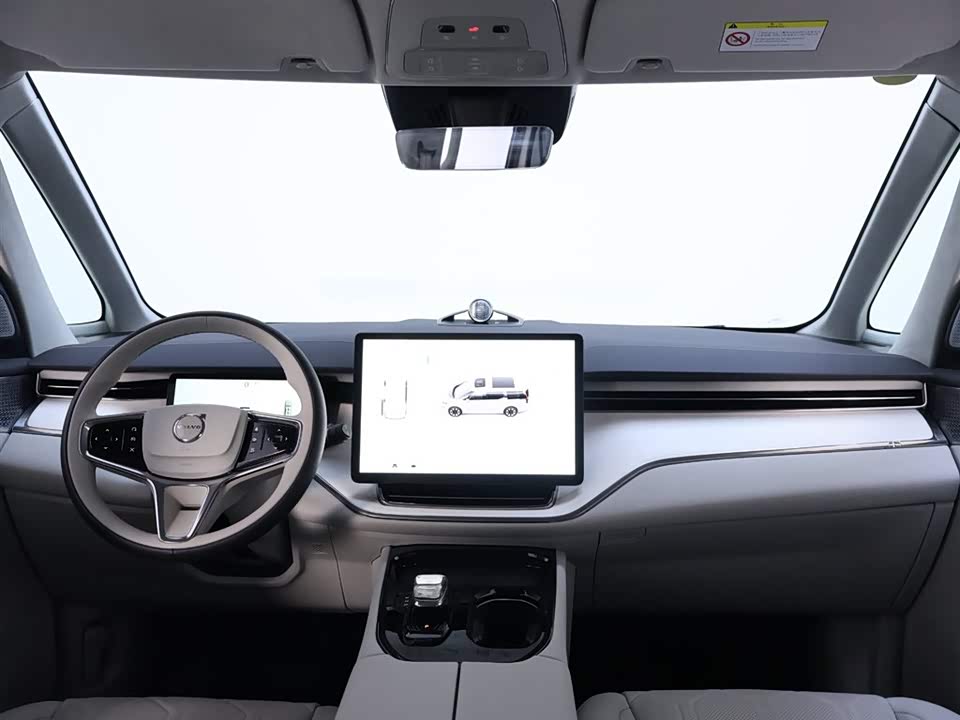 Volvo EM90