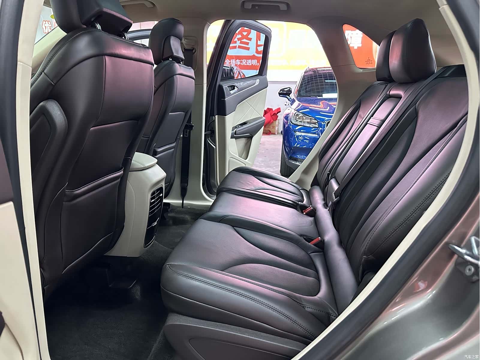 Lincoln MKC, 2017 11