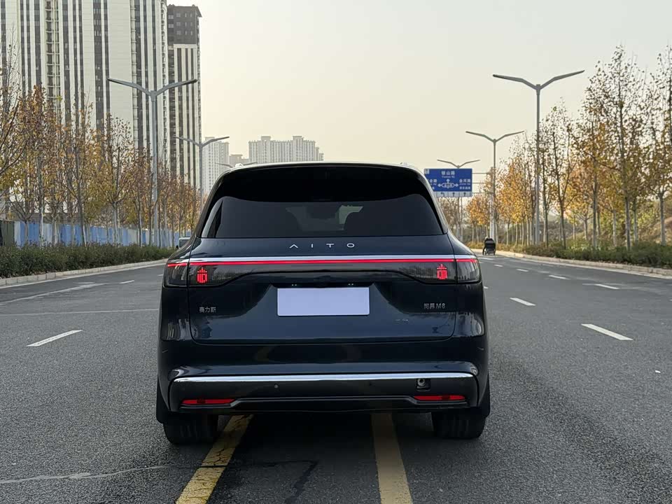 AITO Ask the world M8