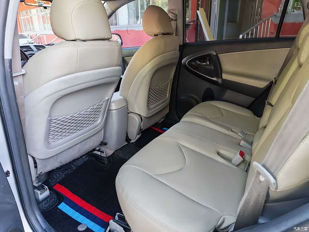 Toyota RAV4, 2009 9