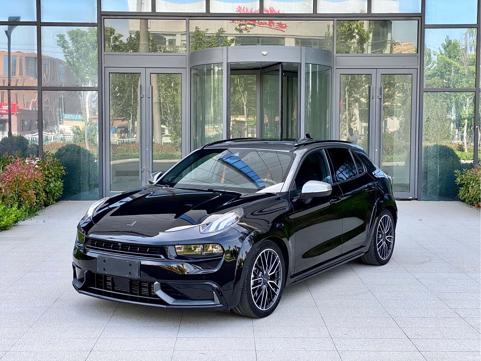 Lynk & Co 02