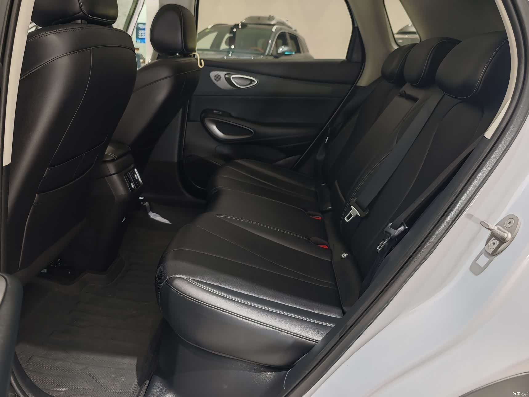 BYD HiAce, 2025 11