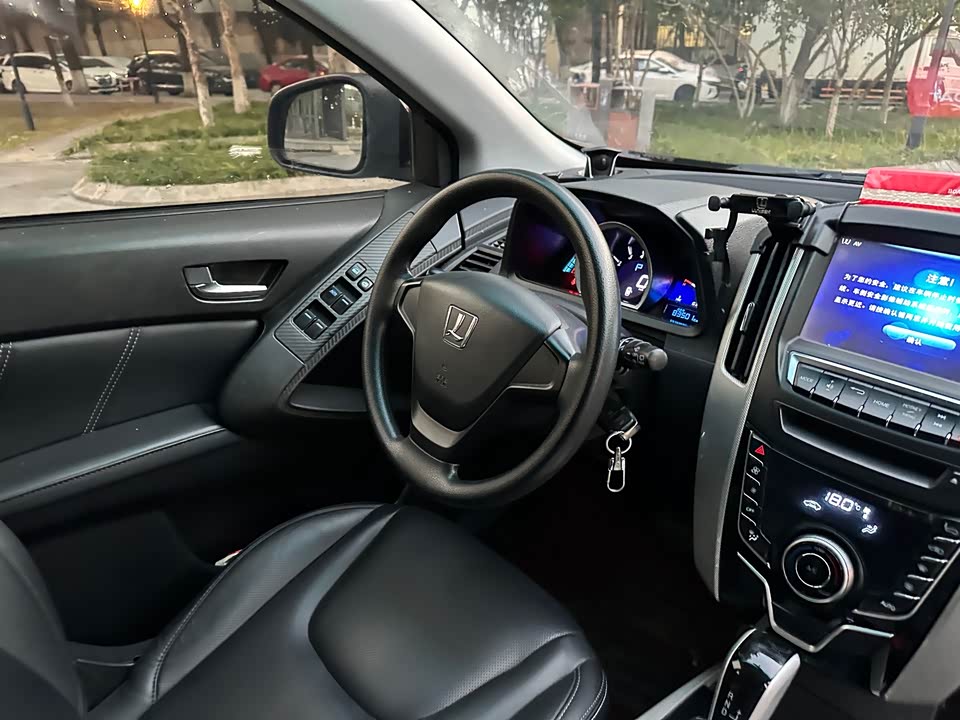 Luxgen Excellent 6 SUV