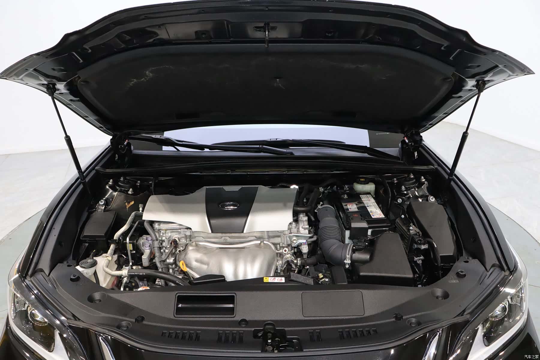 Lexus ES, 2019 7