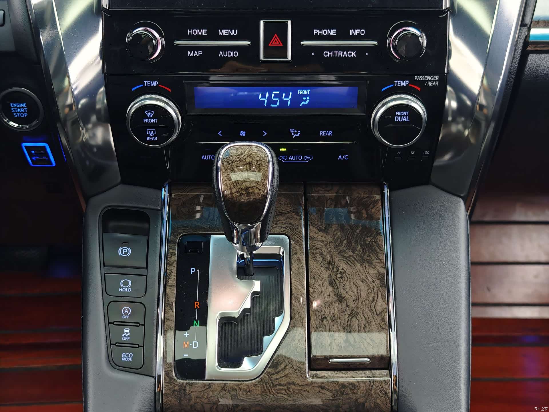 Toyota Alphard, 2018 9
