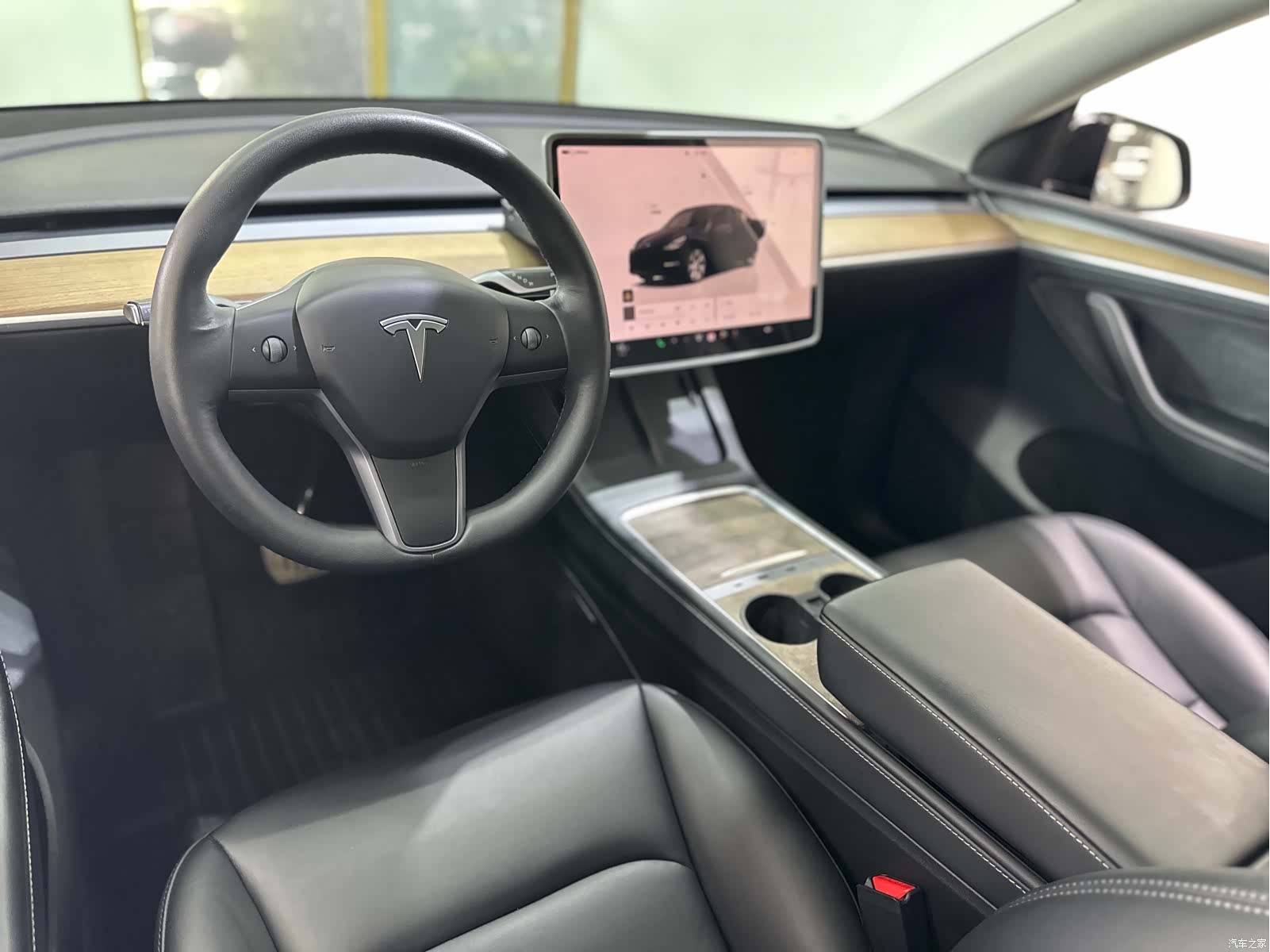 Tesla Model Y, 2023 19