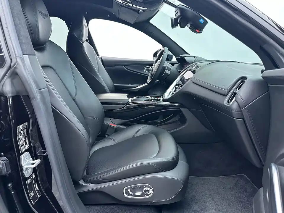 Aston Martin DBX Aston Martin DBX