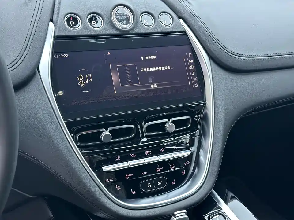Aston Martin DBX Aston Martin DBX