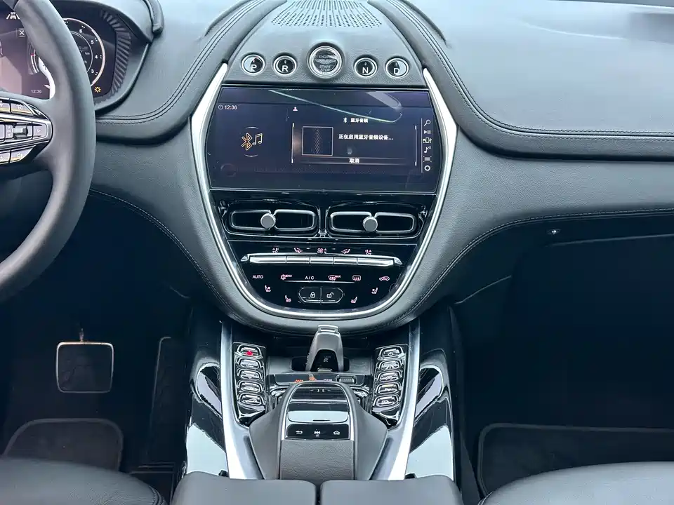 Aston Martin DBX Aston Martin DBX