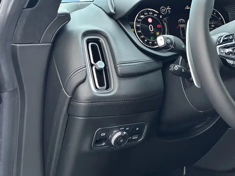 Aston Martin DBX Aston Martin DBX