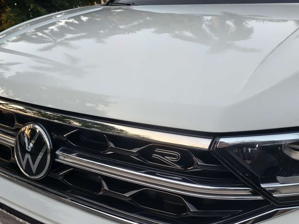 Volkswagen T-ROC exploring Songs