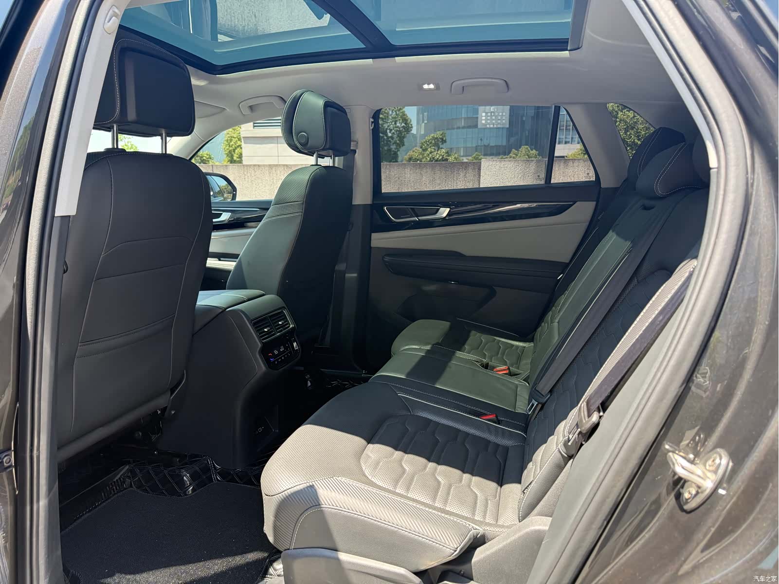Volkswagen Teramont X, 2023 10