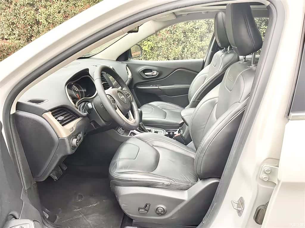 Jeep Cherokee, 2016 11