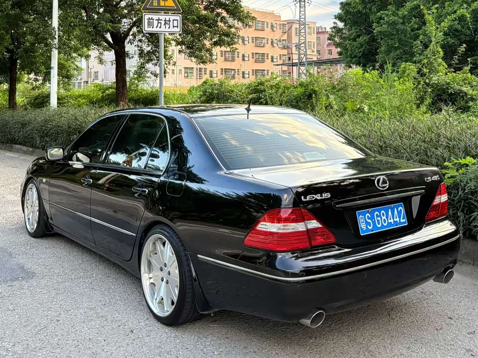 Lexus LS