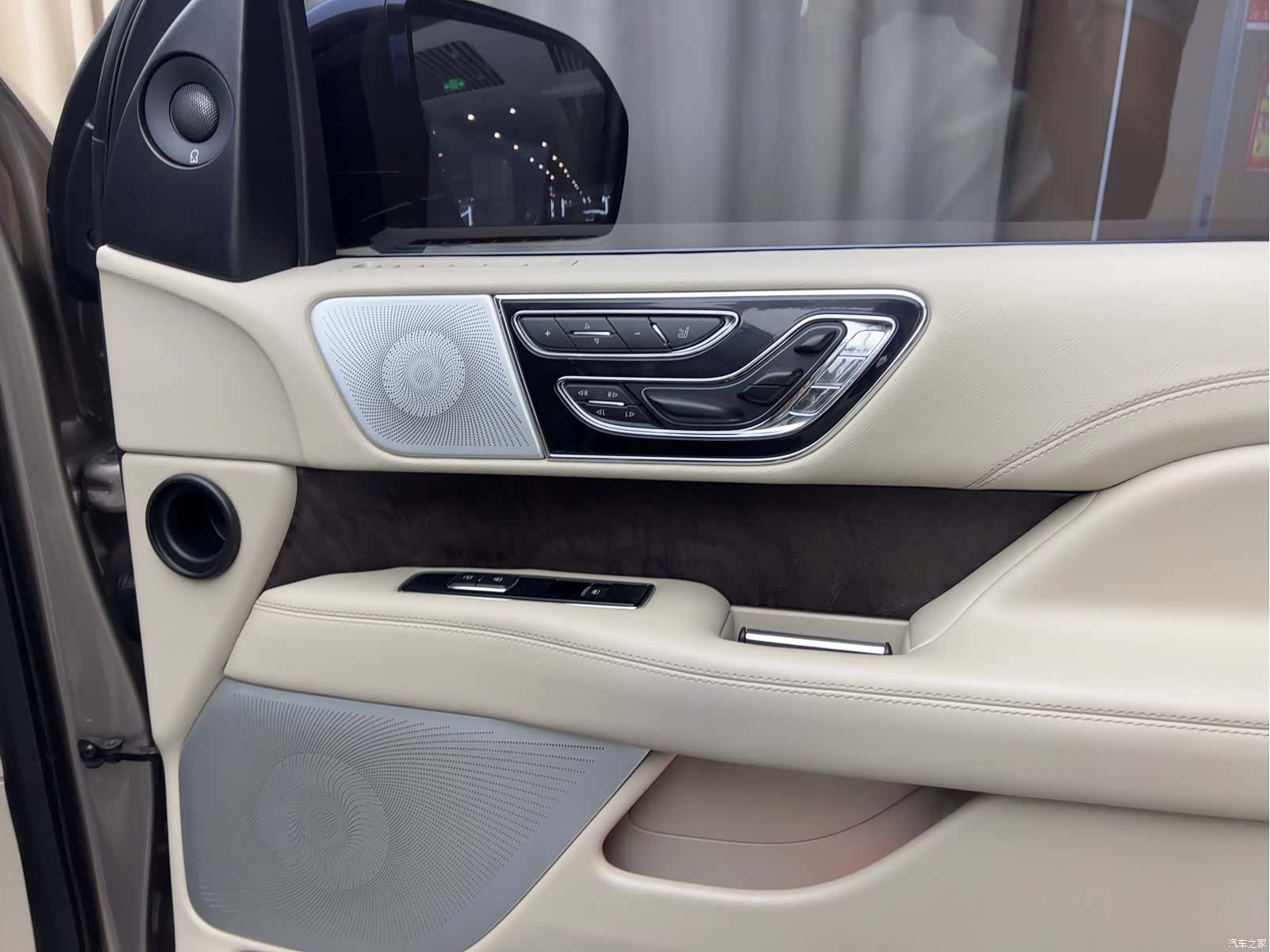Lincoln Navigator, 2018 все фото