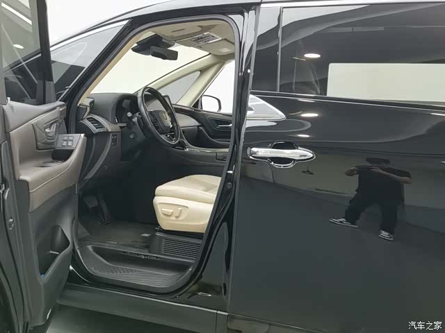 Toyota Vellfire, 2024 все фото