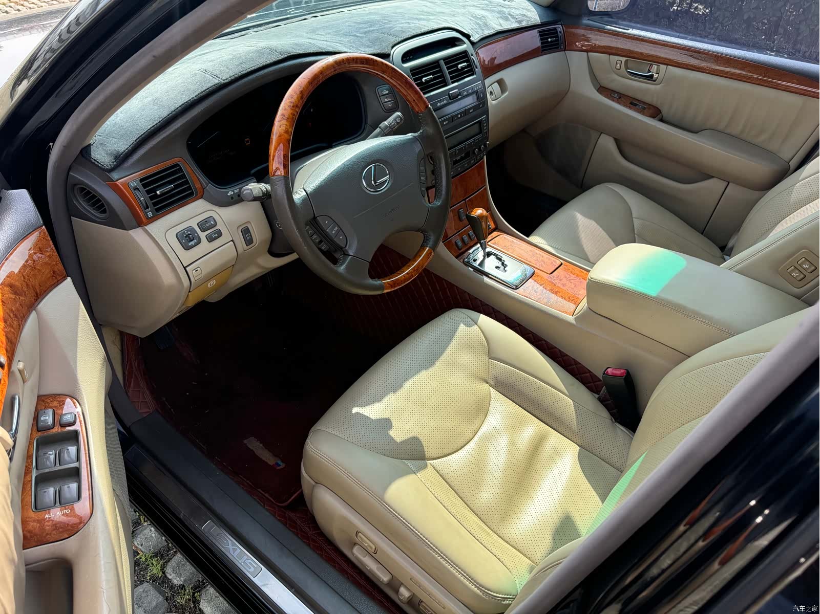Lexus LS, 2004 3