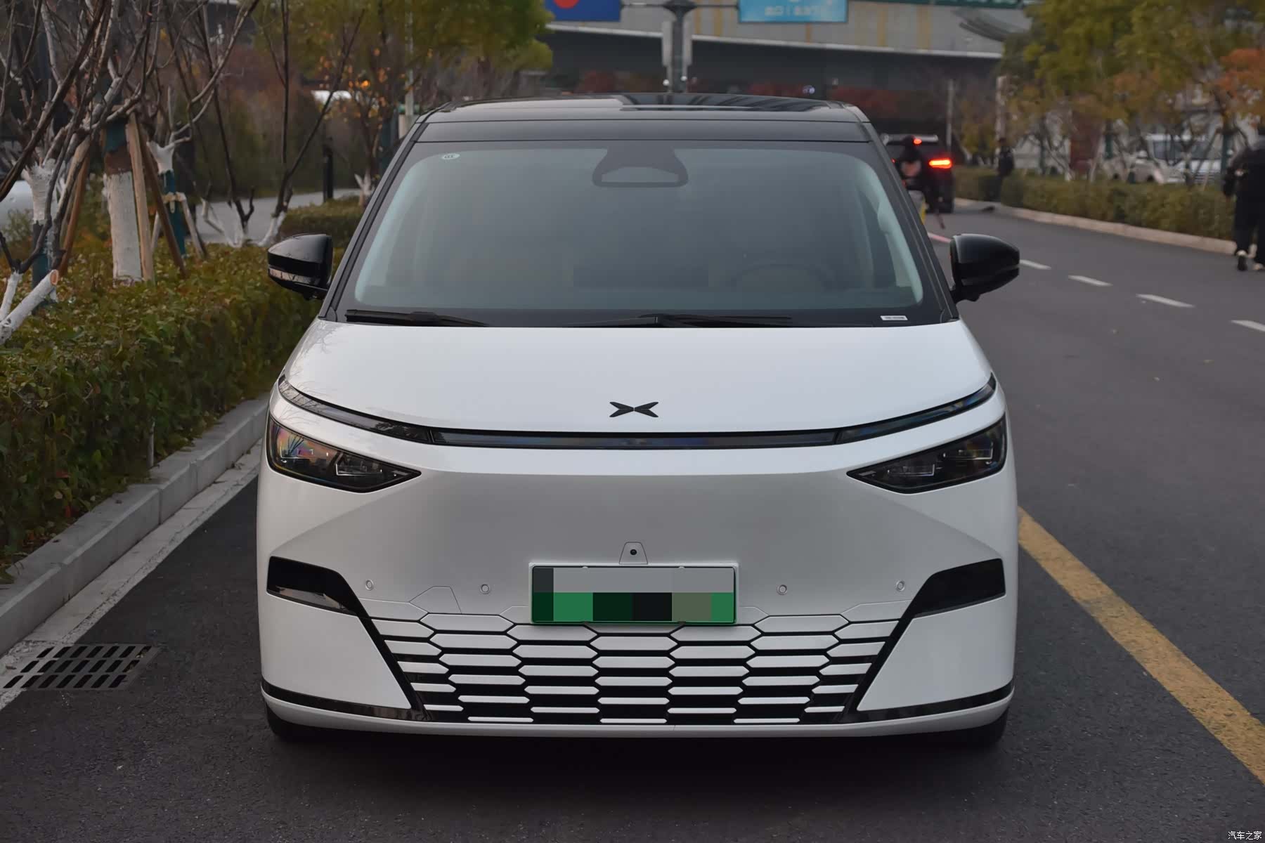 Xpeng X9, 2024 4
