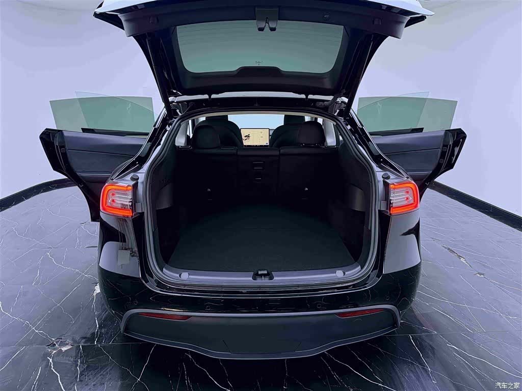 Tesla Model Y, 2023 7