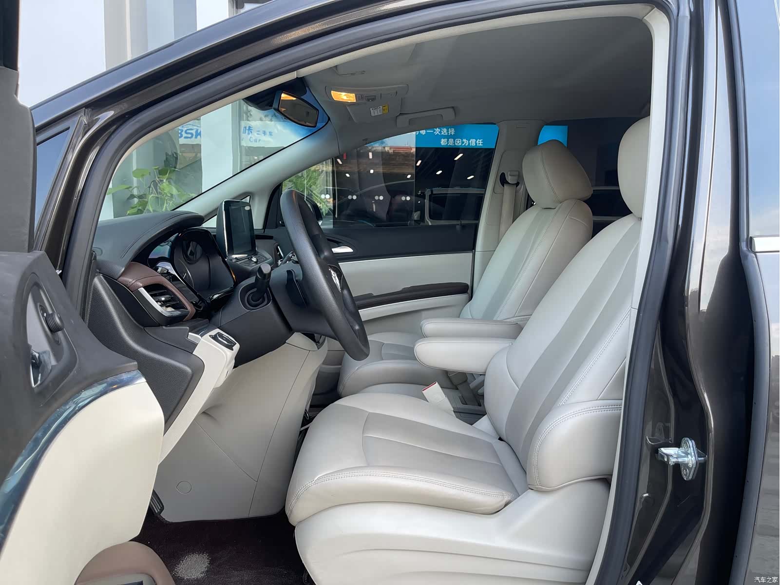 Buick GL8, 2021 9