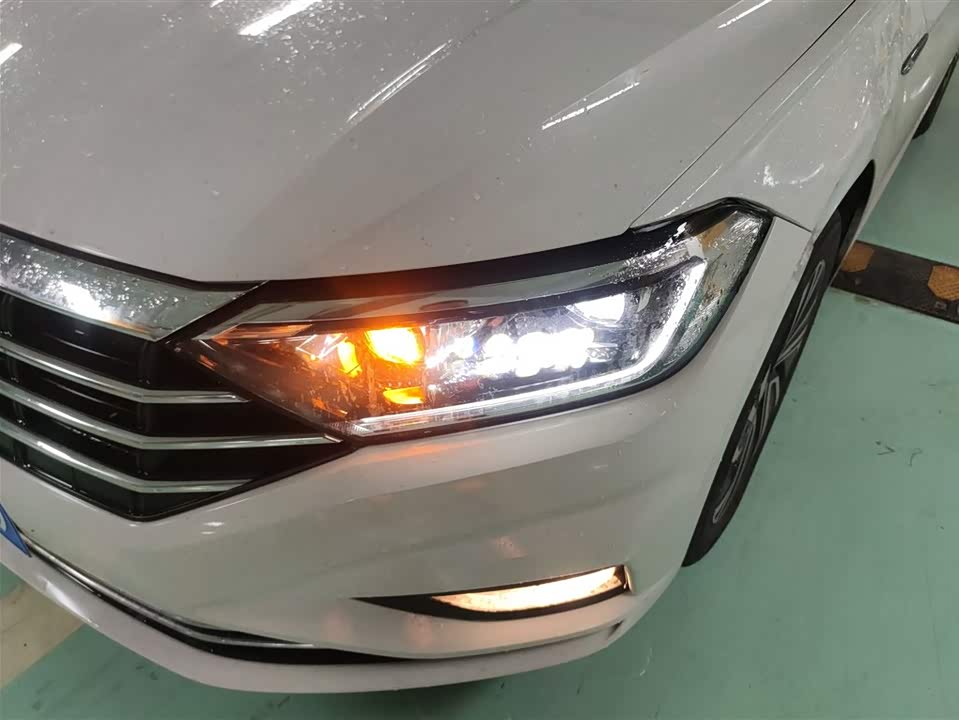 Volkswagen Sagitar