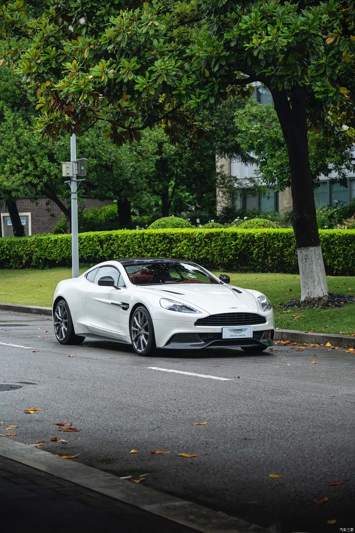 Aston Martin Vanquish, 2013 4