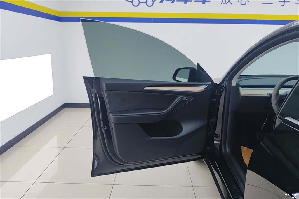 Tesla Model Y, 2023 7