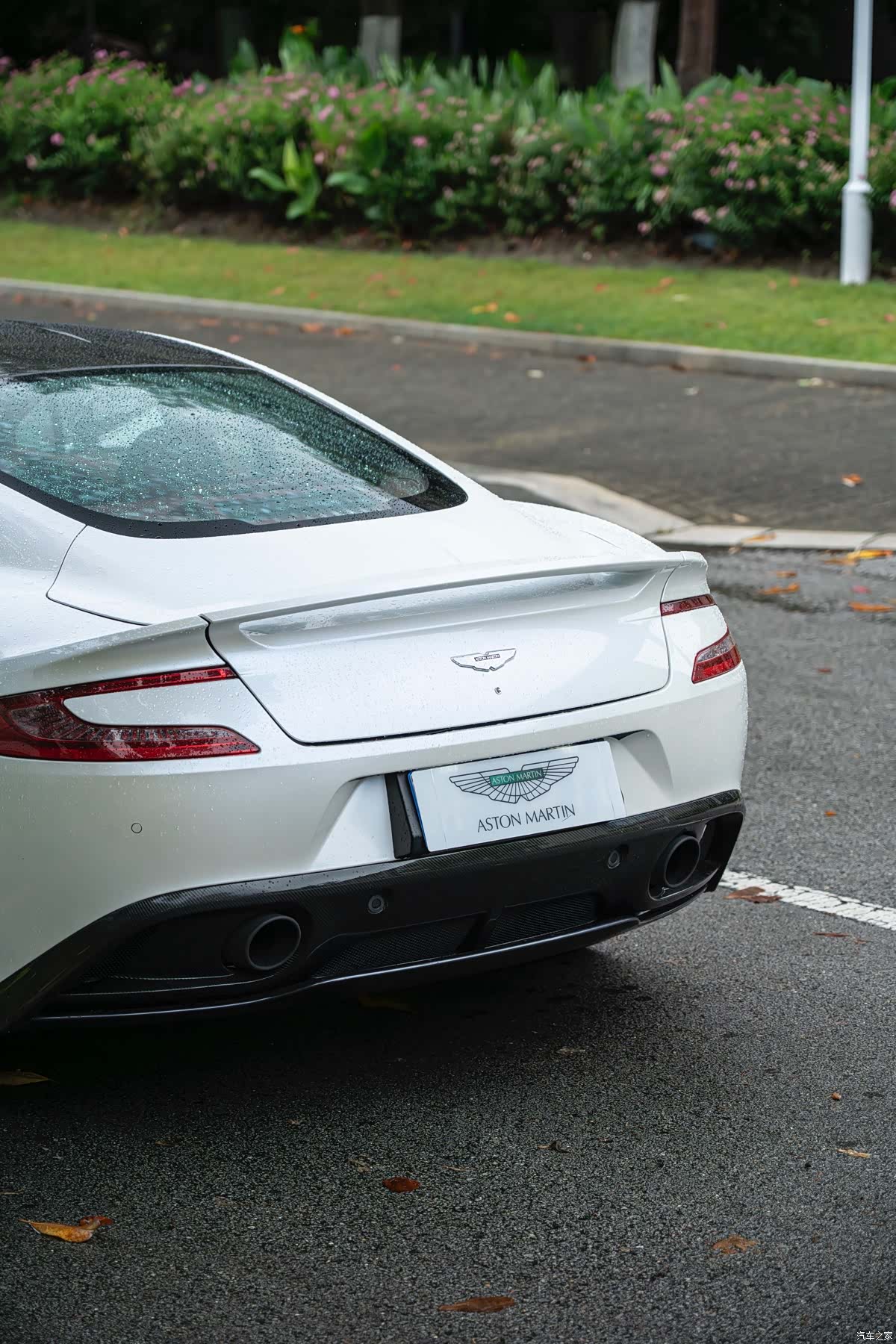 Aston Martin Vanquish, 2013 7